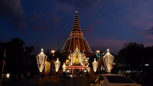 Phra Pathom Chedi School - Evening