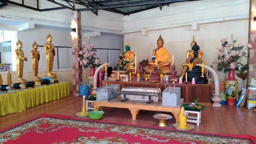 Wat Phra Khao Yai - Various statues