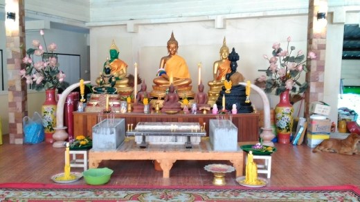 Wat Phra Khao Yai - Various statues
