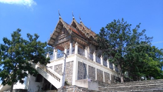 Random building at Wat Khao Takiap