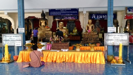 Random statues at Wat Huay Mongkol