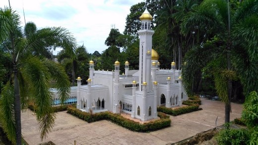 Sultan Omar Ali Saifudden Mosque, Brunei