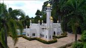 Sultan Omar Ali Saifudden Mosque, Brunei: by macedonboy, Views[147]