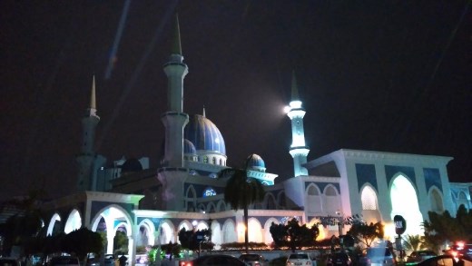 Pahang State Mosque at night