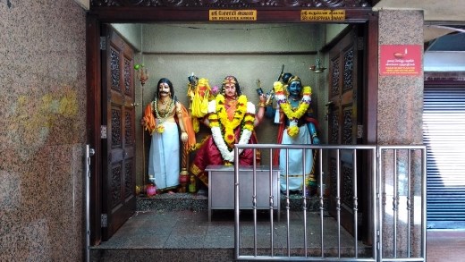 Random scene in Sri Mahamariamman Temple