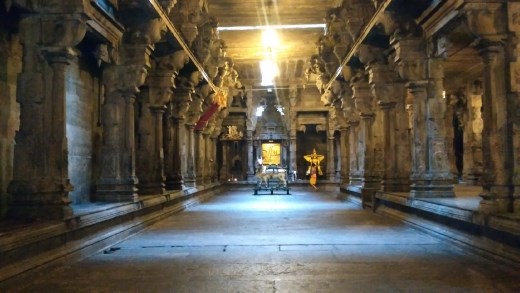 Inside Sri Ponnambalam Vanesar Kovil