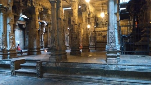 Inside Sri Ponnambalam Vanesar Kovil