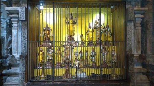 Caged idol in Sri Ponnambalam Vanesar Kovil