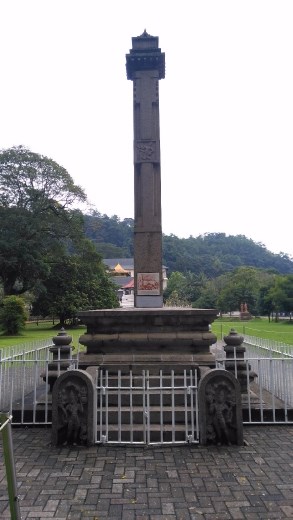 Random scene from Sri Dalada Maligawa