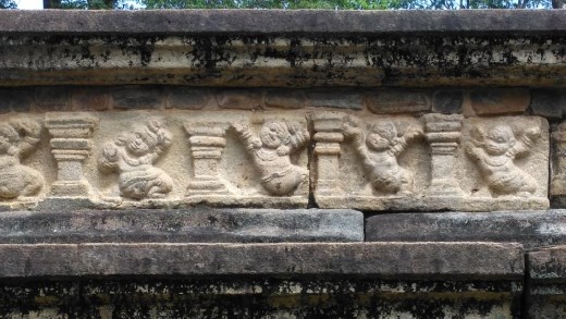 Dwarf guardians on council chamber