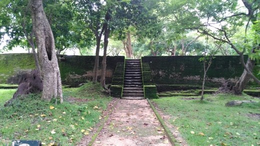 Entrance of Manik Vehera