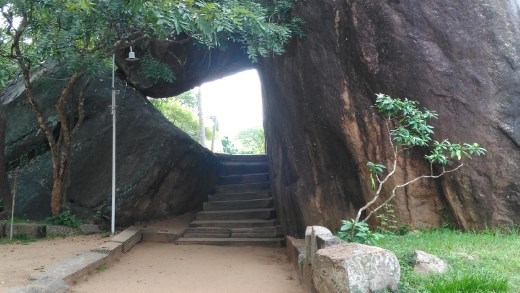 Isurumuniya Vihara - Steps up to Dagaba