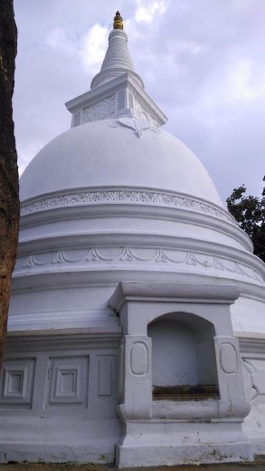 Isurumuniya Vihara - Dagaba
