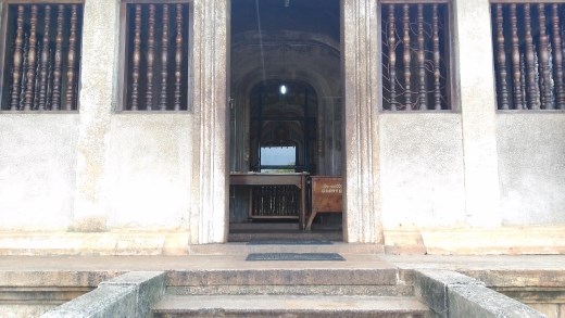 Isurumuniya temple front view