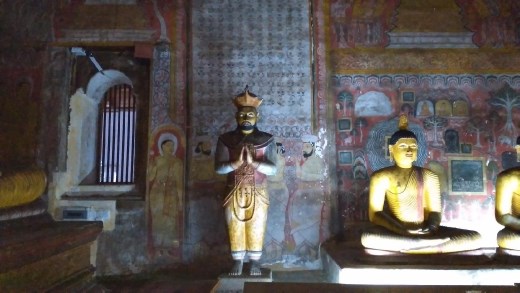 King Kirti Sri Rajasinh deferentially facing the Buddha statue