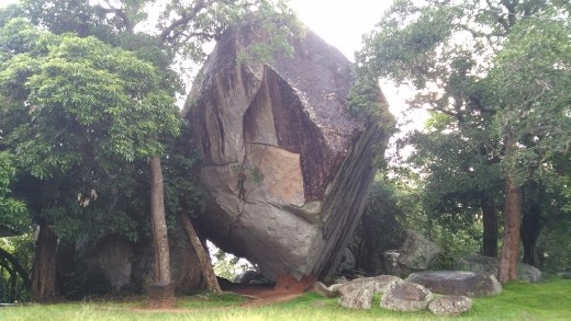 Way to the cave of Asali