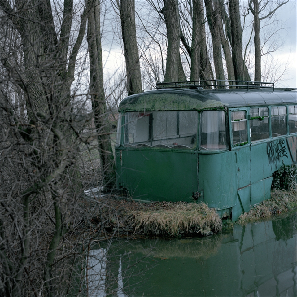 I found this old abandonned bus on the side of a highway... I decided to stop and explore the surroundings. It looked like it had just been flooded.
