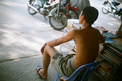 The book keeper in the hottest day of the year in Saigon