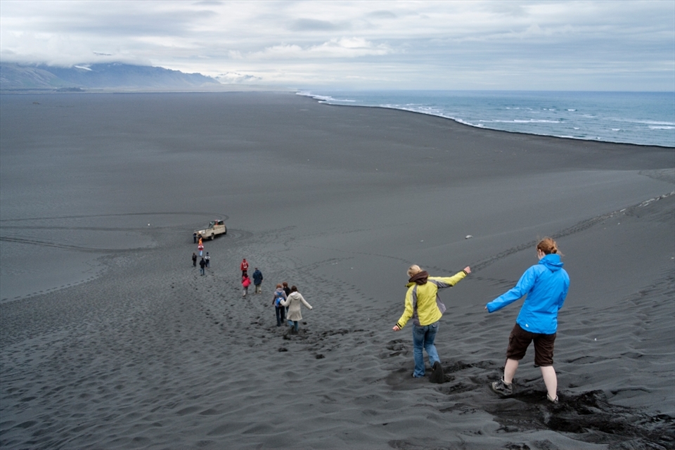 In a range of around 10 Km the only mean of transportation is a tractor-drawn hay cart driven by a local farmer. An enchanting 30-minute long return drive across waters, marshes and black sands is waiting for us ... 