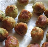 The pallotte are fried in extra virgin olive oil until golden.: by majellahomecooking, Views[517]