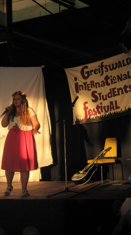 Meeting of the continents. Performance from a participant from Ukraine.