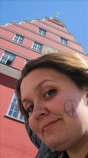 Cheek in peace. Presentation the workshop's result in front of the Town Hall