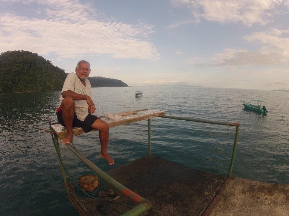   Thomas is a captain and local fisherman of the ¨Golfo Dulce¨, Osa Peninsula is his home for more than 60 years. In my trips of expedition I believe that be mixed wih the environment and especially with the local poeple is the most important, they do of your trip an authentic and a real experience. During my stay in the peninsula, Thomas took me to a hike for 7 hours in the Piedras Blancas National Park and along the way he told me he has been bitten by two poisonous snakes and  in his words ; ¨I´m still alive and complete¨ but he respects and love wildlife more than ever.                