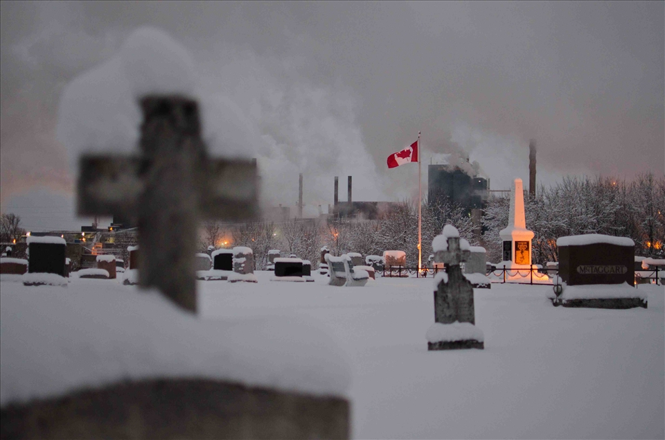 To the right of the Canadian flag stands a monument in honor of the soldiers who fought bravely in the Second World War between 1939-1945. 