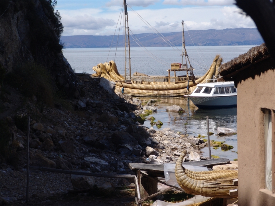 Bolivia use to mix past and present in her landscapes.