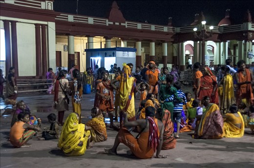 Espera en templo Dakhineshwar. Kolkata