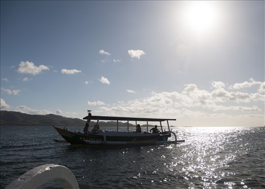 Barco en el atardecer de las gilis. Lombok