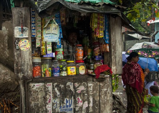 Puesto callejero de camino a Sundarbans. West Bengal.