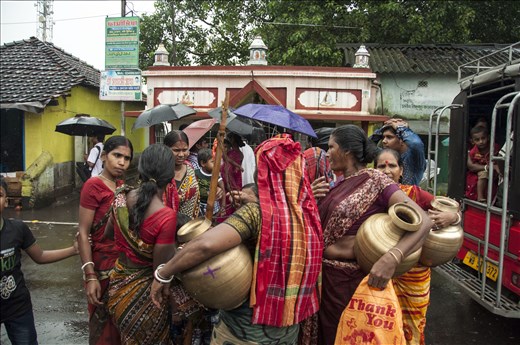 Discusión de mujeres camino a Sundarbans. West Bengal.