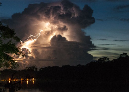 Apocalipsis acechando Angkor Wat. Siem Reap. Camboya.
