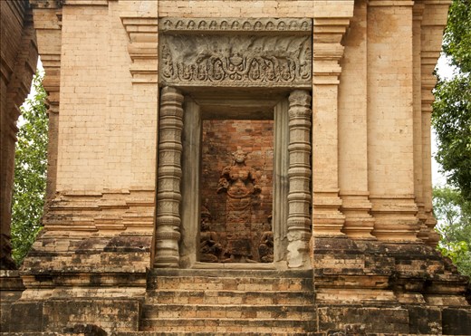 Pechos fuera en Angkor Wat. Siem Reap. Camboya.