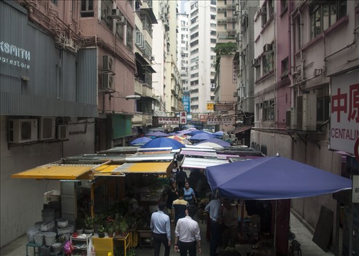 Sombrío mercado diurno
