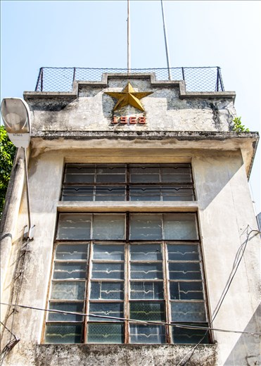 Por fina algo que hace referencia al comunismo, o eso creo.