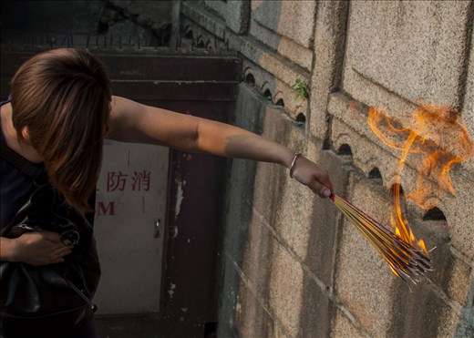 Hora de jugarse el peinado para rezar