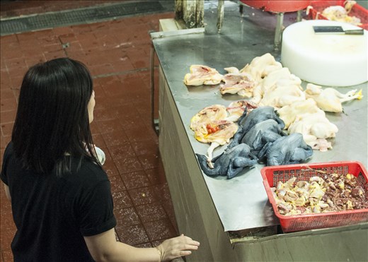 Pollos negros del mercado rojo