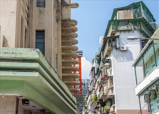 Un poco de racionalismo, por favor.