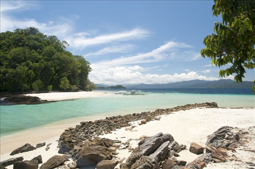 Puedes cruzar de una isla a otra a pie. Puerto Barton