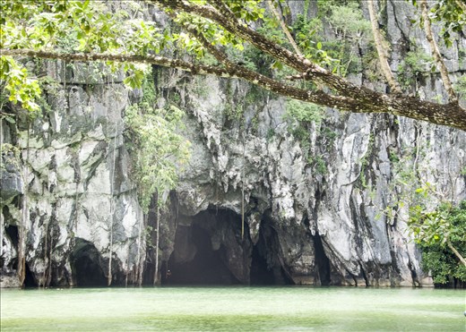 Cueva en Puerto Princesa. Algún flipado dice que es un maravilla del mundo.