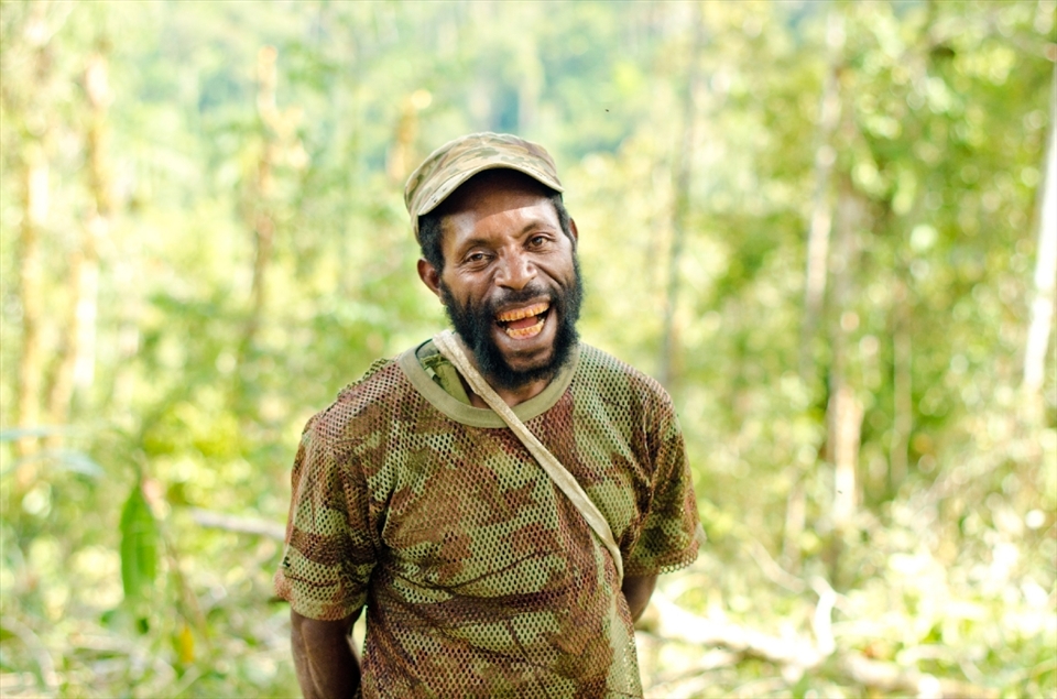 Mr Jimi Negundi, father of three and next in line to become the “Big Man” of this valley.  Jimi recently narrowly avoided death after his wife and he were attacked with bush knives by a neighbouring tribesman over a dispute regarding the marriage of Jimi’s sister. Unfortunately his sister was not so lucky and died from her injuries. 
