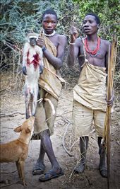 An early morning hunt with hunters from the Hadzabe tribe, Lake Eyasi, Tanzania: by margieofhay, Views[1090]