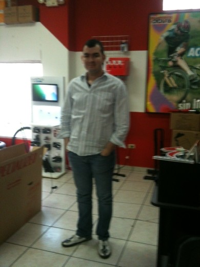 Norman said: we are here to serve!
And he did fix the Surly Gurl as good as possible!!!