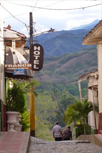 stayed on the edge here in Santa Fe De A.