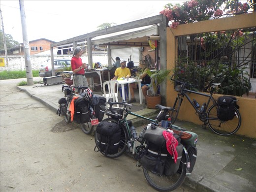 brunch on the side of the road with Antonio and Erik on our way to Silvia