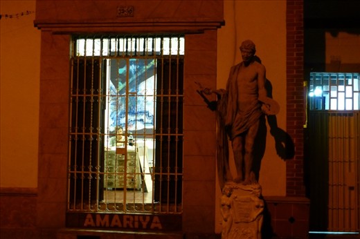night street scene in Cali.
