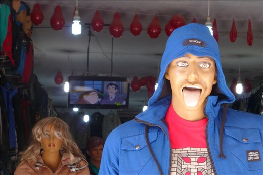 Window shopping in Huamachuco