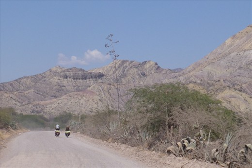 Indre and Waldemar up ahead..riding through dessert like landscape to Ayacucho.
